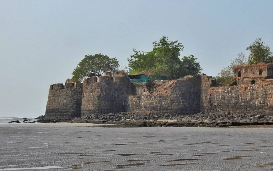 Kolaba-Fort-Alibaug-A-historical-landmark-amid-the-Arabian-Sea-FB-1200x700-compressed